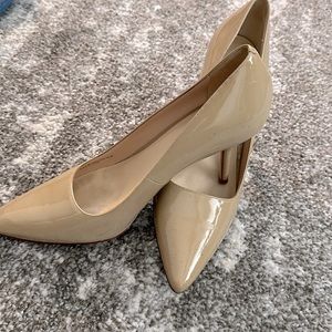 Cole haan sz 9.5 heel in nude patent leather